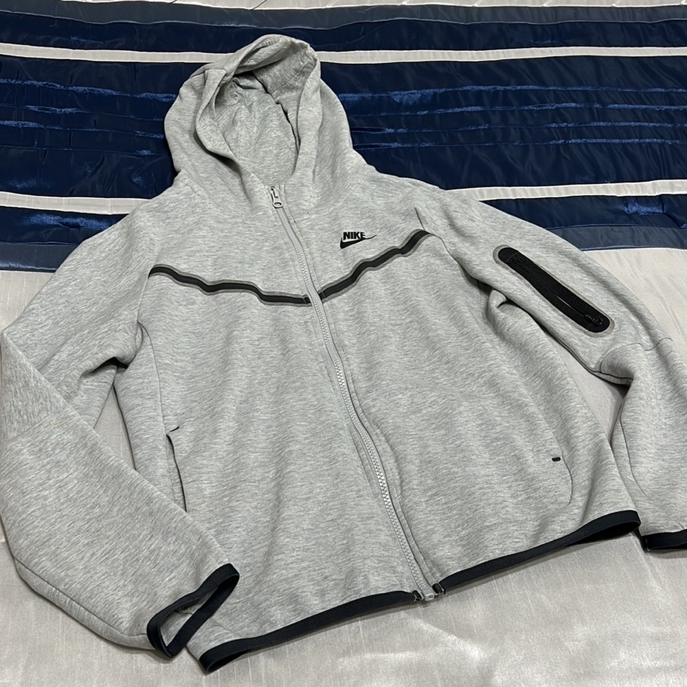 Women’s Cropped Nike Jacket